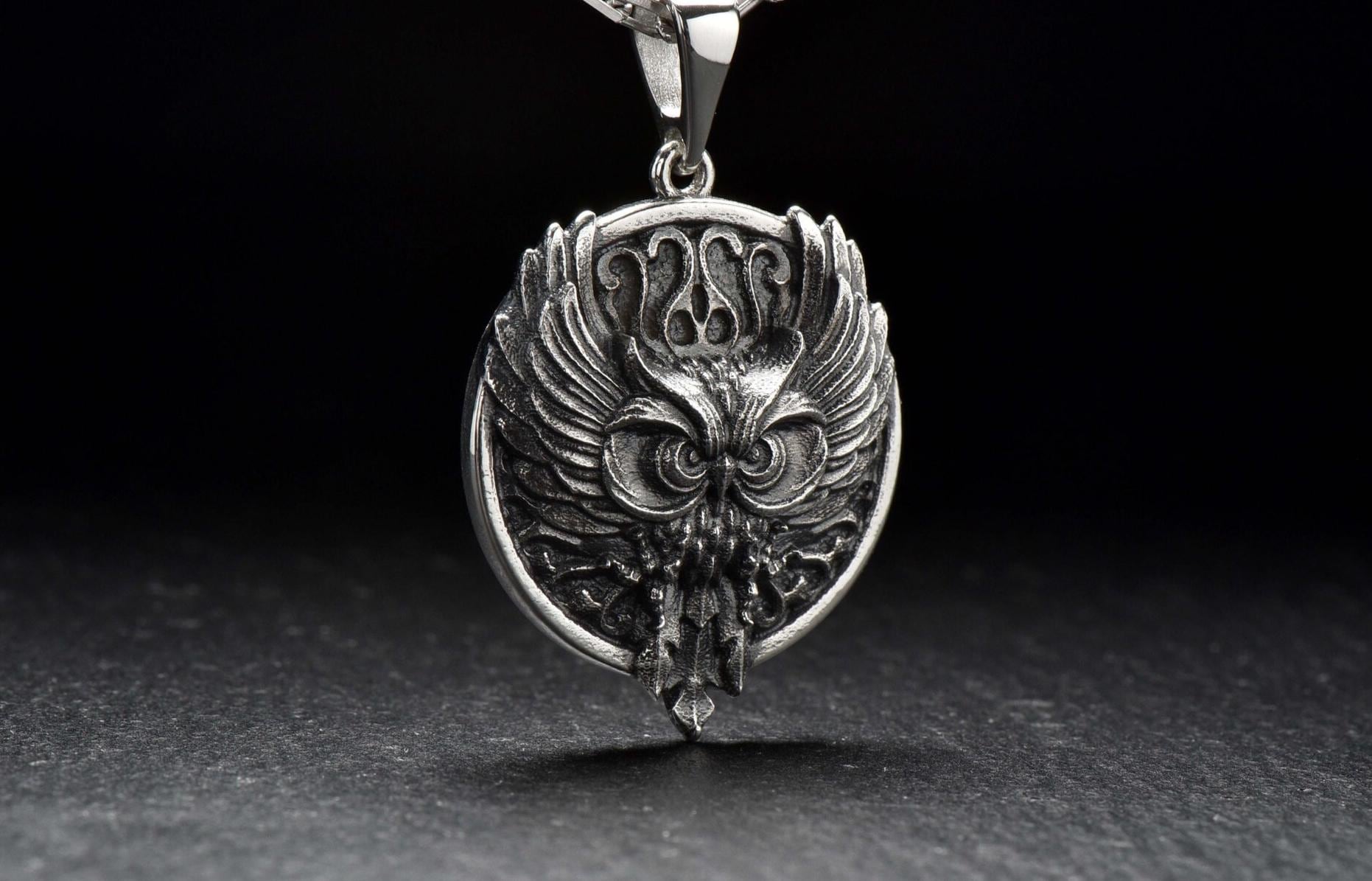 The owl symbolizes wisdom and intelligence and is one of the most mysterious animals in the natural world. This pendant is made of high quality sterling silver and has a beautiful design that will highlight your personality.