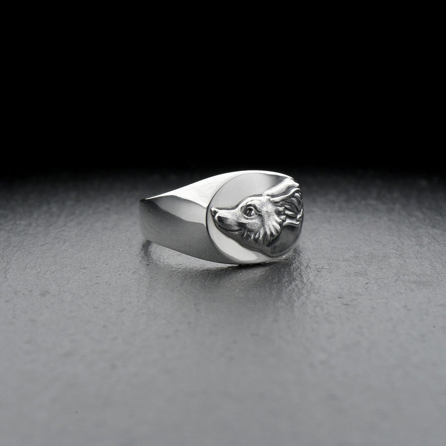 Check out this stunning fennec signet ring!  The sleek and modern design is perfectly complemented by the adorable fennec fox emblem, making it the perfect accessory for anyone who loves to stand out from the crowd. (etsy image id: 4112791559)