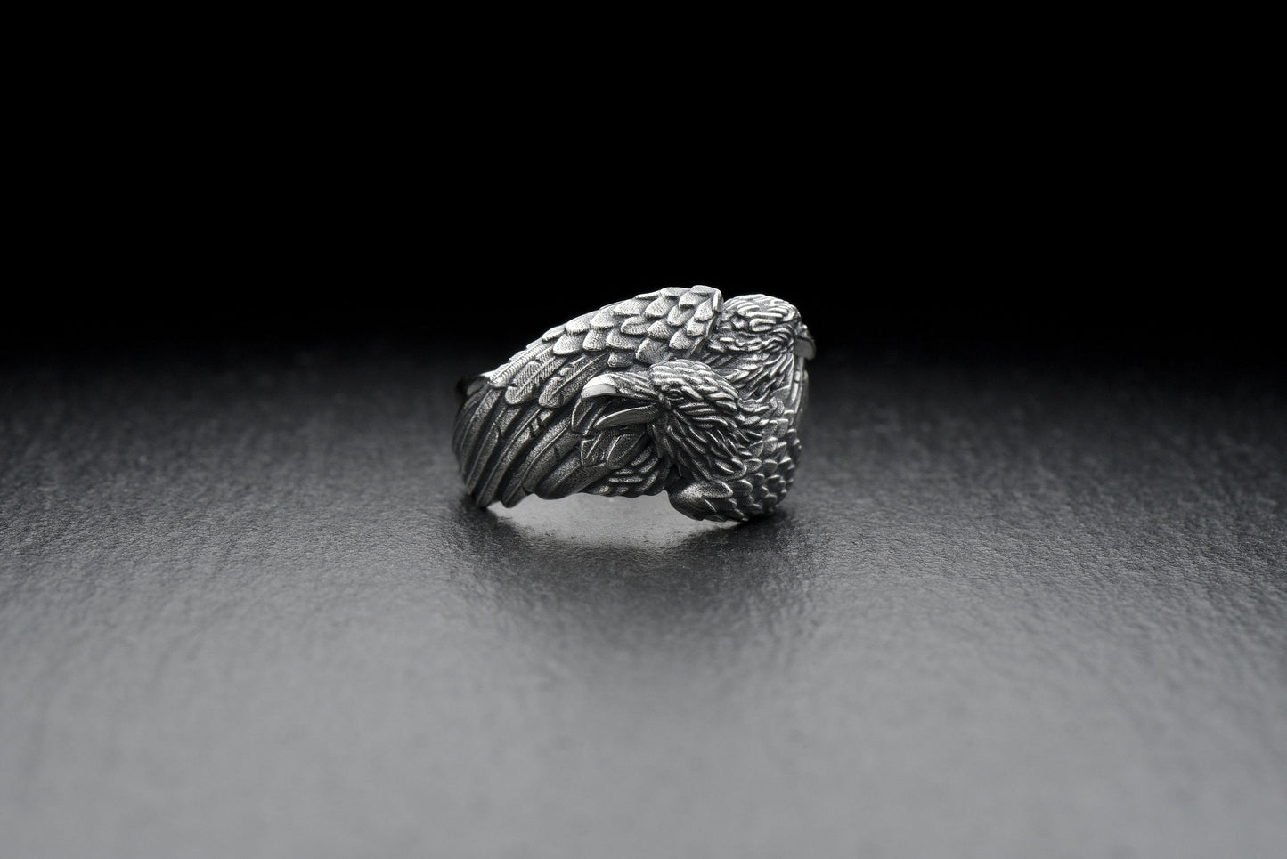 Do you love the look of a crows? This elegant silver crown ring is perfect for any gothic fan. (etsy image id: 4147603258)