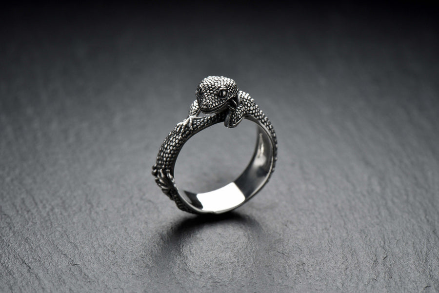 Handmade Sterling Silver Gecko Ring: Animal Jewelry Gift (etsy image id: 5586397304)