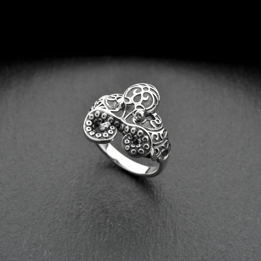 Women gift	Maori ring	Silver Maori Ring	polynesian ring	Sea creature ring	silver polynesian	Sea souvenir	maori jewelry	maori silver	men's ring	Maori Octopus	Octopus Ring	Octopus Maori (etsy image id: 4195130758)