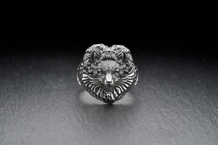 Looking for a unique piece of jewelry to add to your collection? Check out this dreamy fox ring!  The intricate details and stunning design make it the perfect accessory to elevate any outfit. Whether you're dressing up for a special occasion or just want to add a little flair to your everyday look, this ring is sure to turn heads. So why wait? Treat yourself to this stunning piece and make your jewelry dreams come true