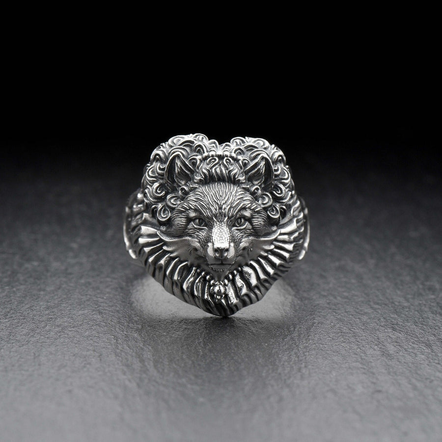 Looking for a unique piece of jewelry to add to your collection? Check out this dreamy fox ring!  The intricate details and stunning design make it the perfect accessory to elevate any outfit. Whether you're dressing up for a special occasion or just want to add a little flair to your everyday look, this ring is sure to turn heads. So why wait? Treat yourself to this stunning piece and make your jewelry dreams come true