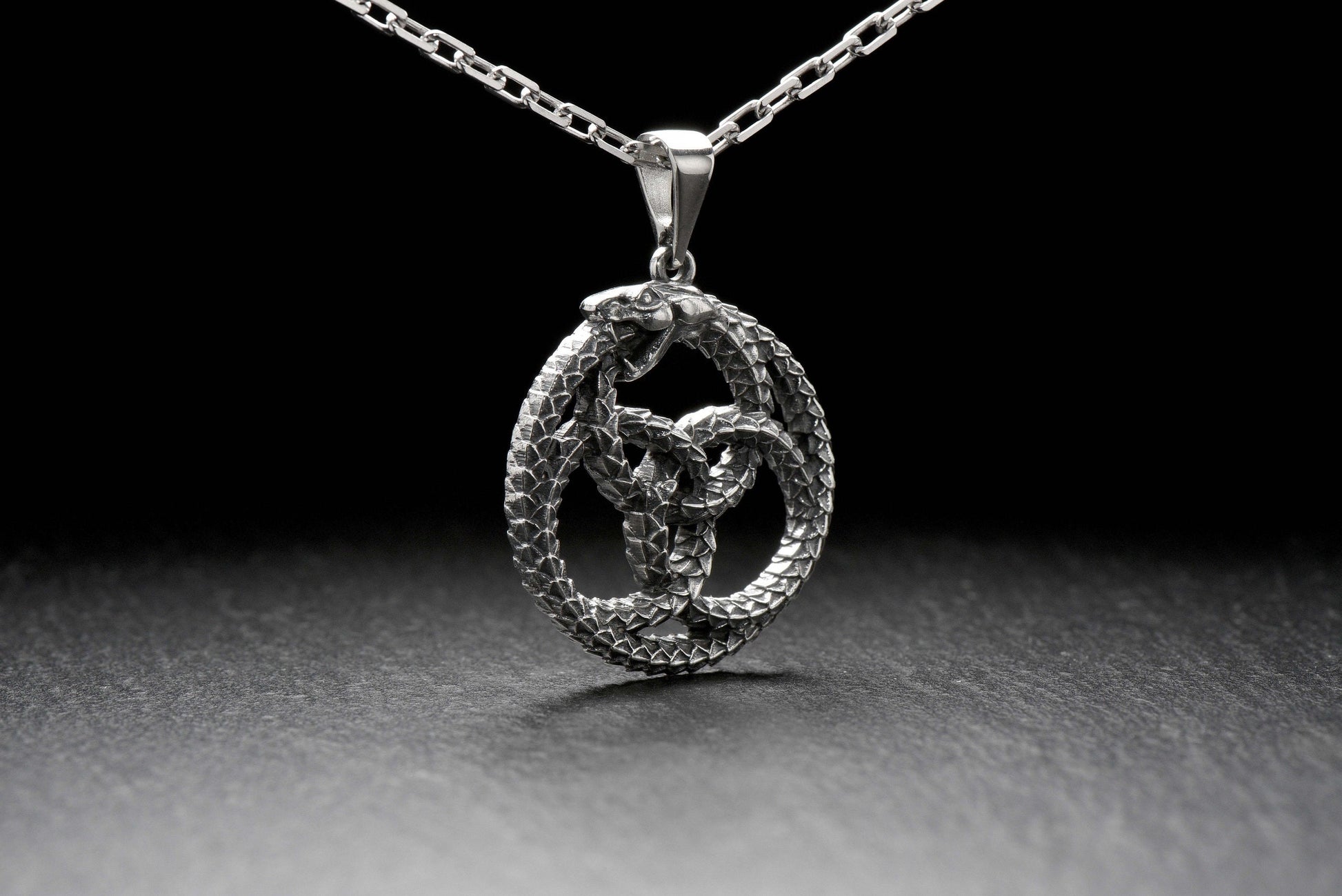 With an elegant design, this silver treasure keeper is perfect for any dragon lover; or those looking to add a little magic to their everyday lives. Ouroboros also has mystical significance in many cultures throughout the world. __etsy:4365753528