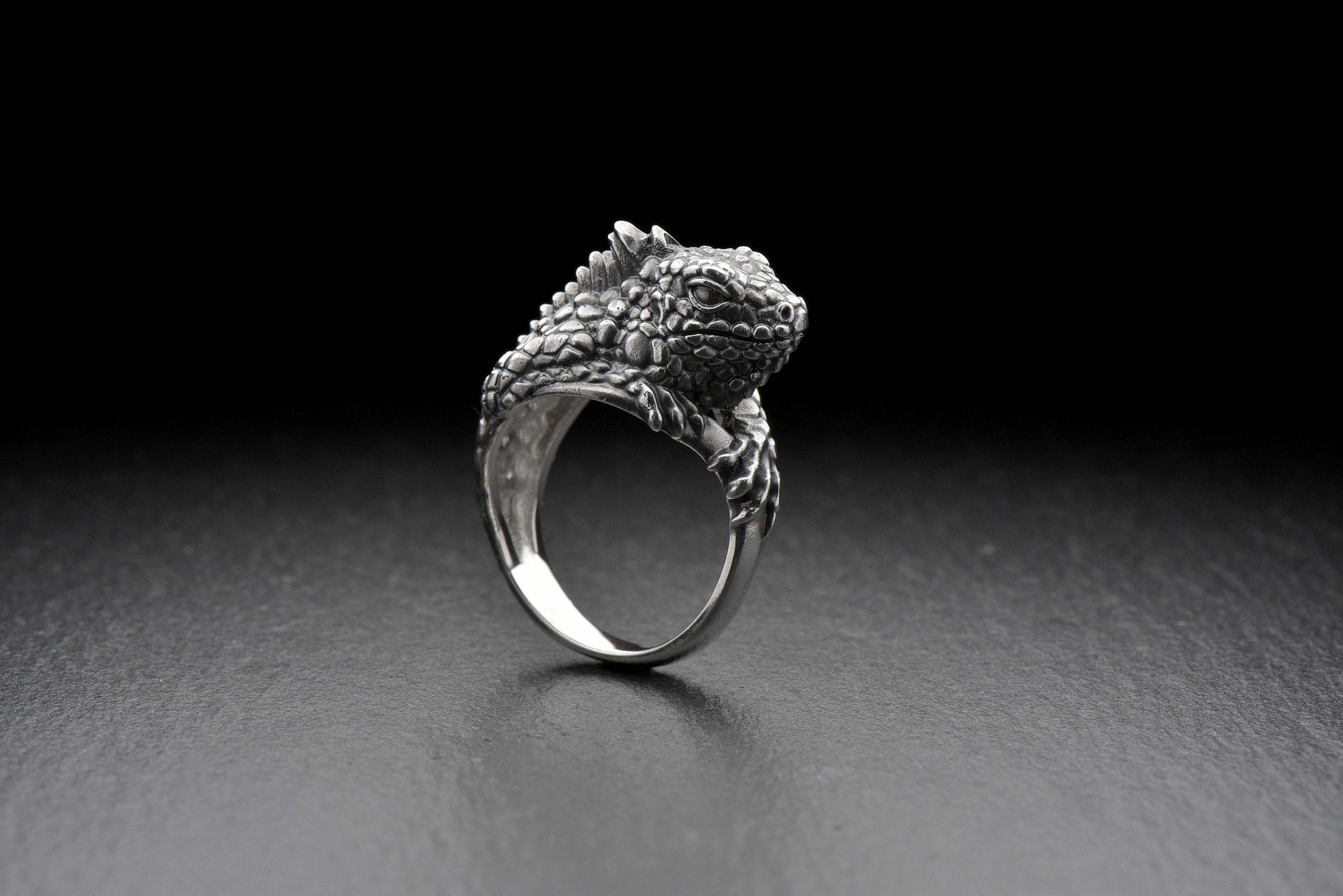 Made from high-quality silver, this ring is both durable and stylish. The intricate details of the iguana, including its textured scales and sharp claws, are sure to catch the eye and make a statement wherever you go. __etsy:4370812793
