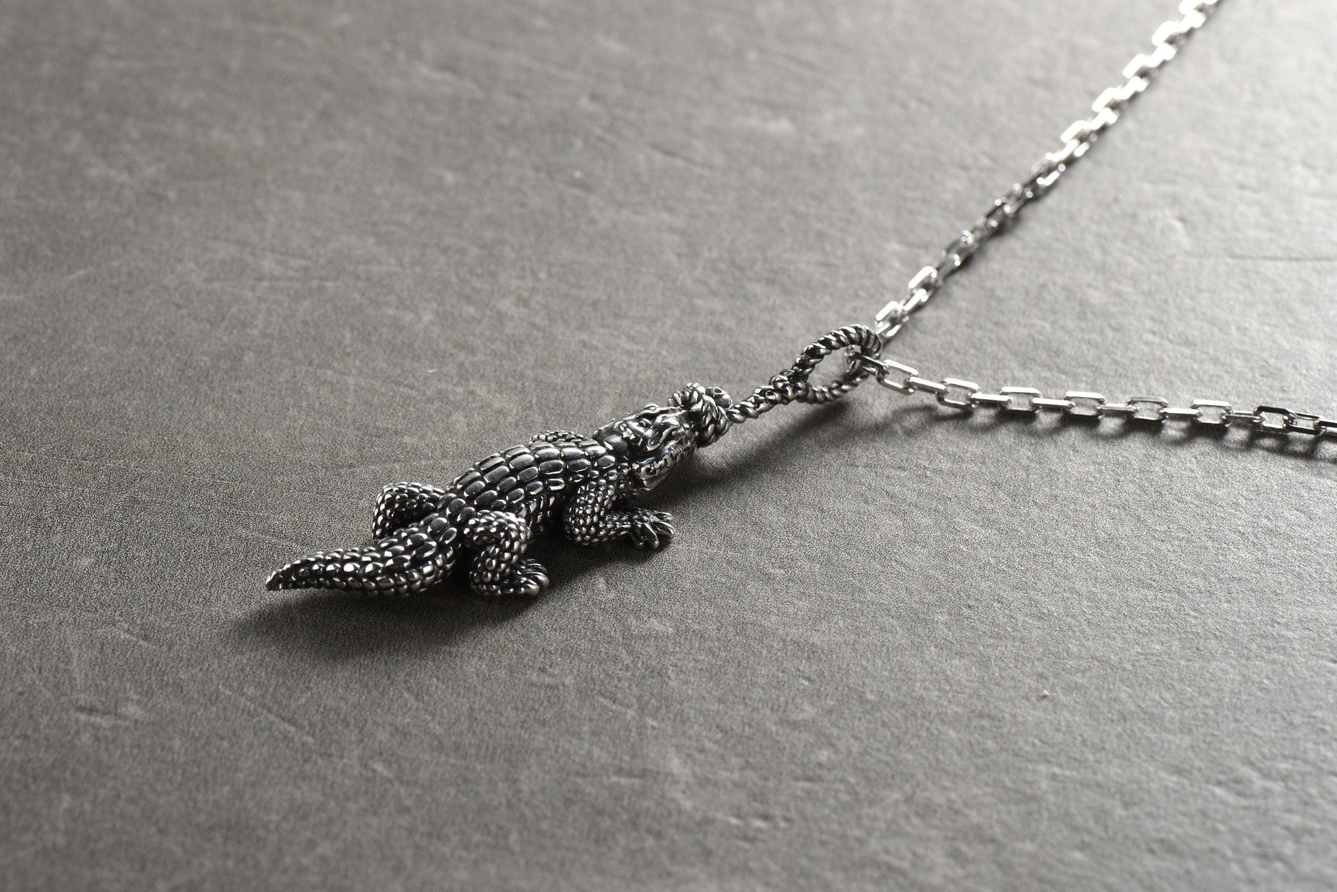 croco	pendant	crocodile	alligator	croco lover	crocodile necklace	necklace	silver croco	Krokodil	coccodrillo	gift for him	totem	aligator (etsy image id: 4374591364)