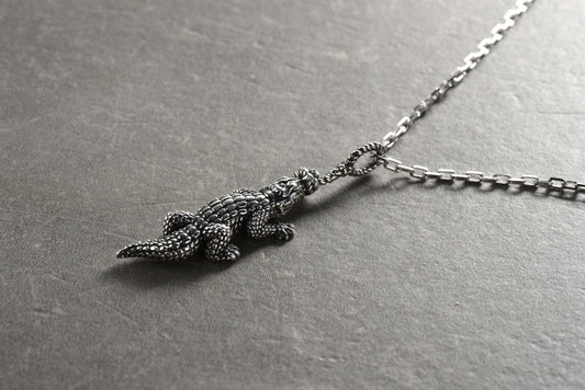 croco	pendant	crocodile	alligator	croco lover	crocodile necklace	necklace	silver croco	Krokodil	coccodrillo	gift for him	totem	aligator (etsy image id: 4374591364)