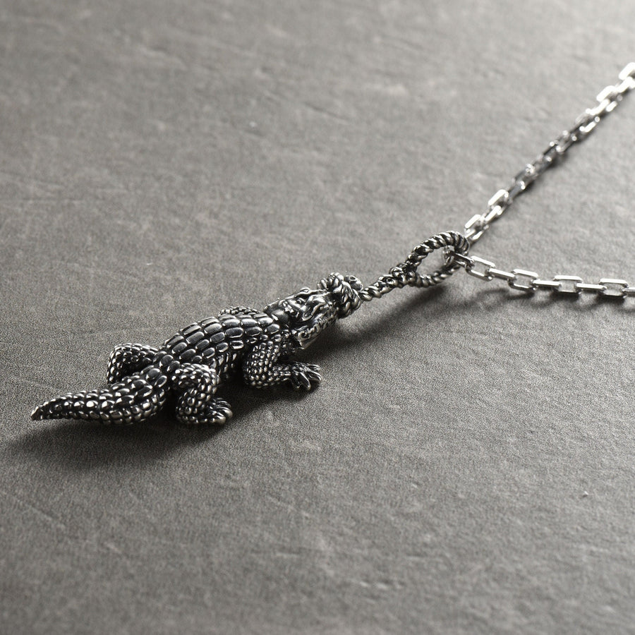 croco	pendant	crocodile	alligator	croco lover	crocodile necklace	necklace	silver croco	Krokodil	coccodrillo	gift for him	totem	aligator (etsy image id: 4374591364)