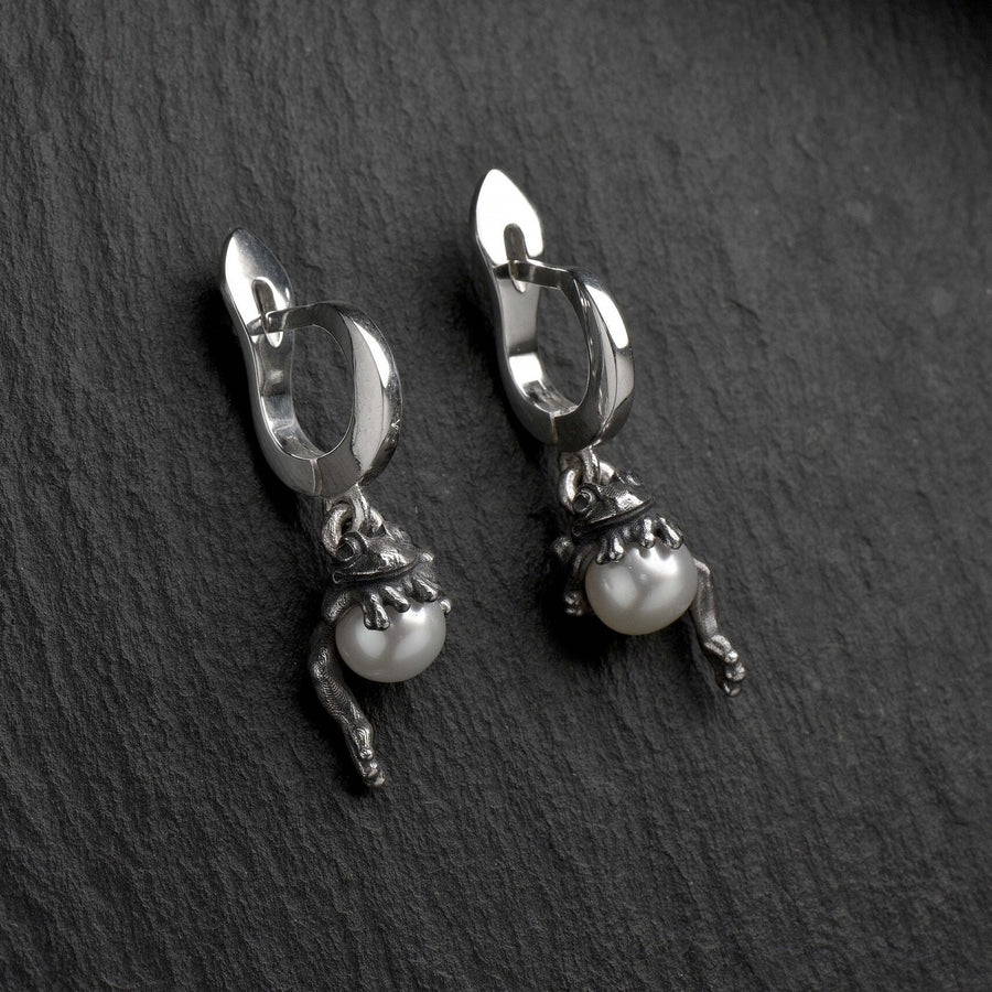 silver earrings	earrings	gift	Sterling silver	animal earrings	animal jewelry	Silver Earrings	Frog Earrings	Frog	Frog jewelry	Frog lovers	silver Frog Earrings	silver frog (etsy image id: 4656321269)