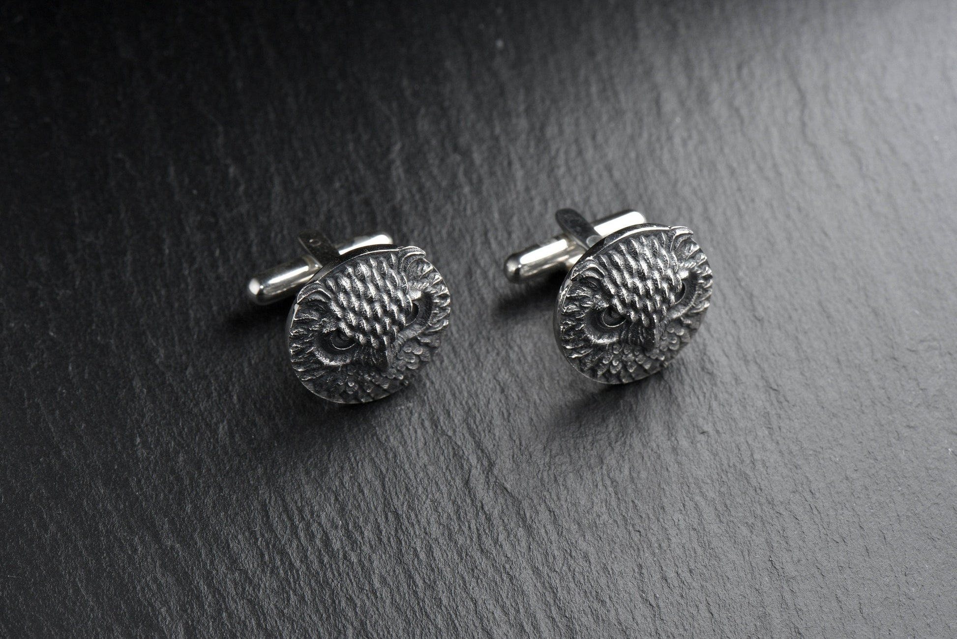 Featuring secure and easy-to-use clasps, these cufflinks offer both style and convenience. They come beautifully packaged, making them an ideal choice for birthdays, anniversaries, or special occasions. (etsy image id: 4930245485)