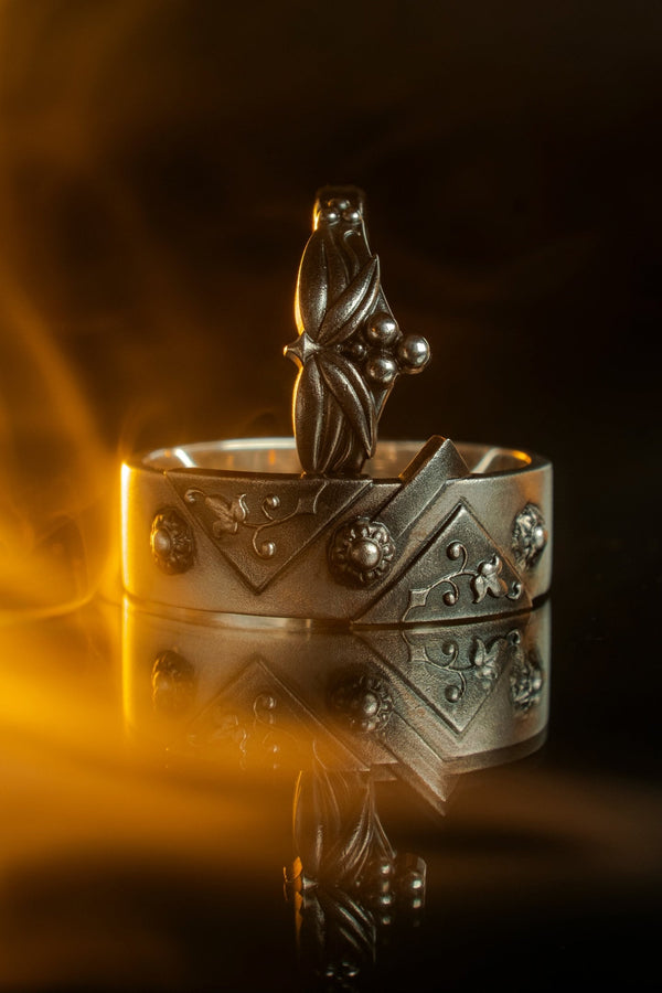 Forged in silver, inspired by shadow.
A gothic ring that echoes medieval cathedrals and forgotten vows.
Not just jewelry — a story you wear. (etsy image id: 6880612840)