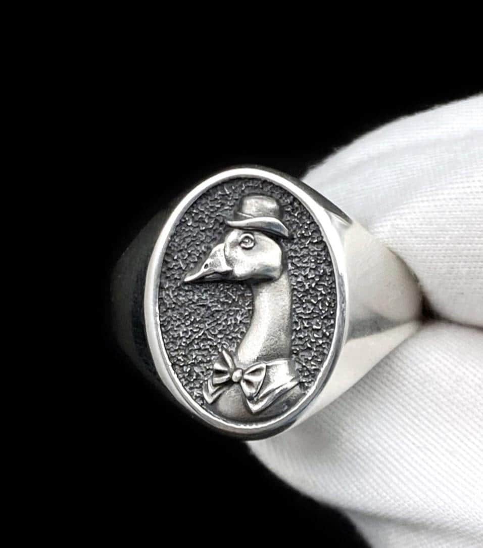 Add a touch of whimsy and charm to your jewelry collection with our silver goose ring. Crafted with exceptional attention to detail, this unique ring is sure to spark conversation and turn heads wherever you go. (etsy image id: 6419788345)