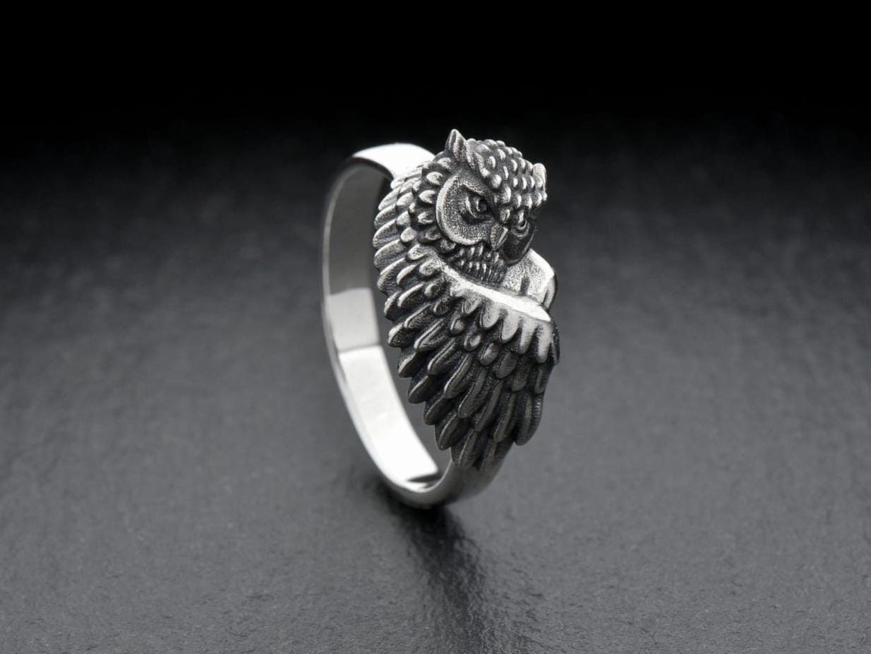 Experience the wit and beauty of the great nature with this stunning Owl Silver Ring!
🦉 Grace in stillness, power in silence — this sterling silver owl ring is a guardian of wisdom and intuition, crafted for those who see beyond the surface. (etsy image id: 6998739136)