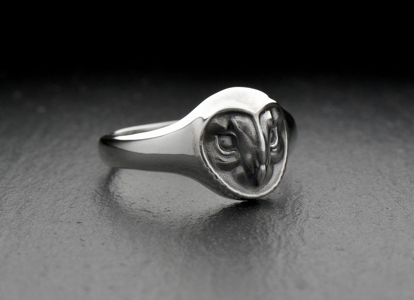 Nature never ceases to amaze us with its diversity and beauty! Today I want to show you this stunning silver ring featuring a snowy owl - a symbol of wisdom and good luck in many cultures. (etsy image id: 7043239415)