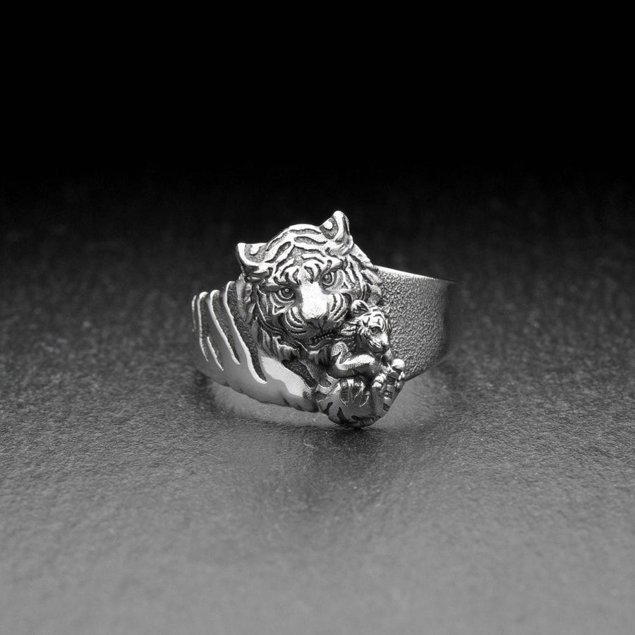 men's jewelry	silver signet ring	animal silver ring	signet silver ring	men ring	men jewelry	women jewelry	women silver ring	ring for woman	wild cat jewelry	Tigress	Tigress ring	tiger child (etsy image id: 7400242005)